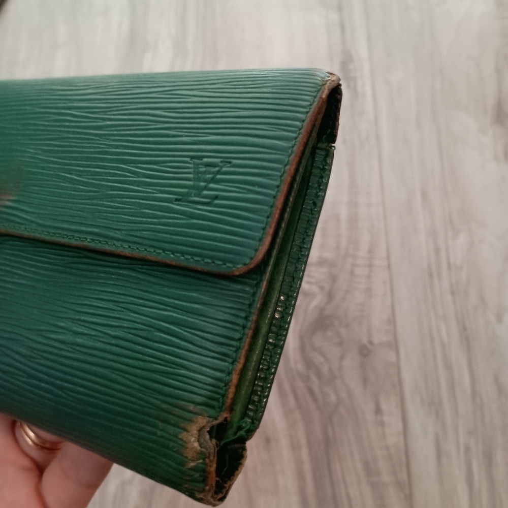Louis Vuitton Green Epi Long Wallet - Picture 3 of 16